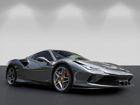 Used 2022 Ferrari F8 Tributo RWD image 9