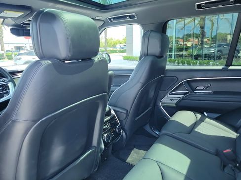 Certified 2025 Land Rover Range Rover SE AWD/4WD image 17