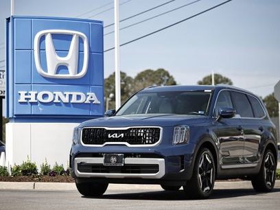 Used 2024 Kia Telluride EX w/ EX Captain's Chair Package