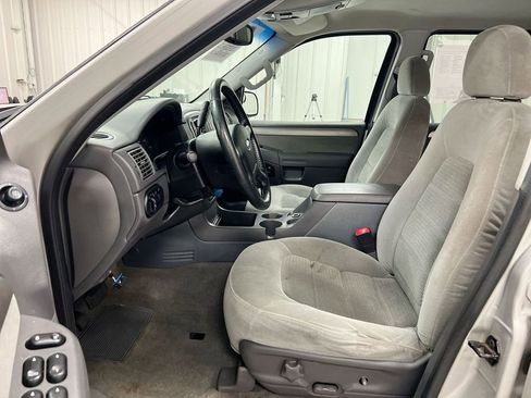 Used 2004 Ford Explorer XLT image 18