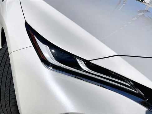 Used 2021 Toyota Venza Limited image 27