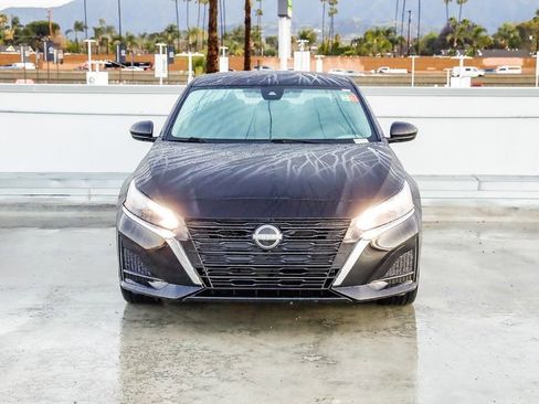 Used 2025 Nissan Altima 2.5 SV image 3