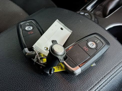 Used 2019 Ford Explorer XLT image 22