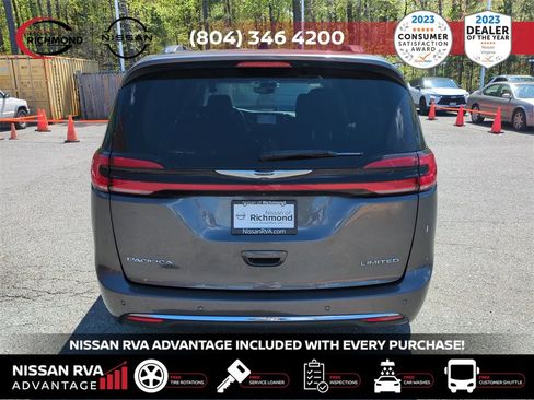 Used 2023 Chrysler Pacifica Limited image 6