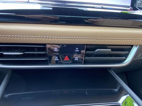 Certified 2025 Volkswagen Atlas Cross Sport SEL AWD/4WD image 23