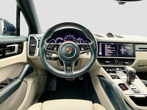 Used 2019 Porsche Cayenne S image 11