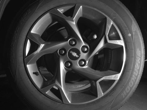 Used 2025 Chevrolet Trax LT w/ LT Convenience Package FWD image 11