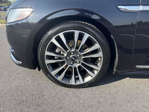 Used 2019 Lincoln Continental Select w/ Continental Climate Package AWD/4WD image 10