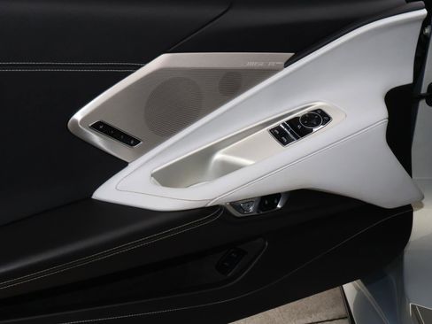 Used 2021 Chevrolet Corvette Stingray Preferred Cpe w/ Z51 Performance Package image 18