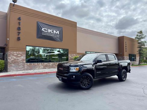 Used 2018 GMC Canyon SLE w/ Nightfall Edition AWD/4WD image 2
