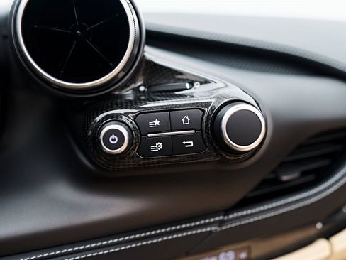 Used 2022 Ferrari F8 Tributo image 75