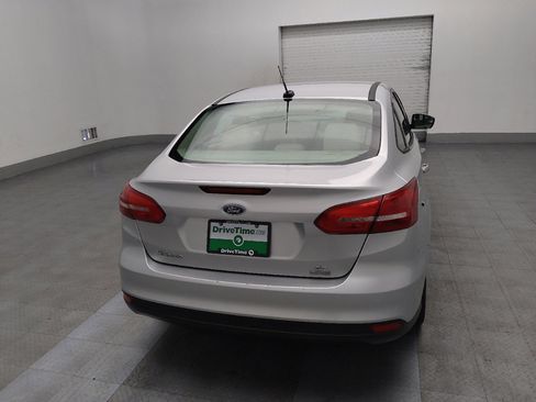 Used 2018 Ford Focus SE w/ SE Appearance Package FWD image 7