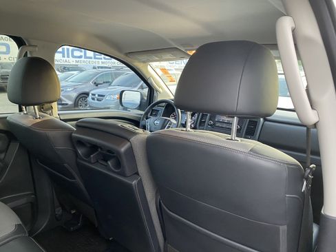 Used 2021 Nissan Titan S image 21