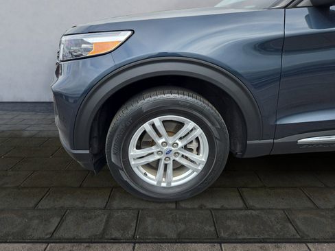 Used 2023 Ford Explorer XLT AWD/4WD image 26