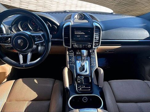 Used 2018 Porsche Cayenne Platinum Edition w/ Premium Package image 15