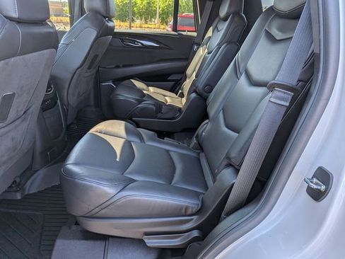 Used 2020 Cadillac Escalade Platinum image 32