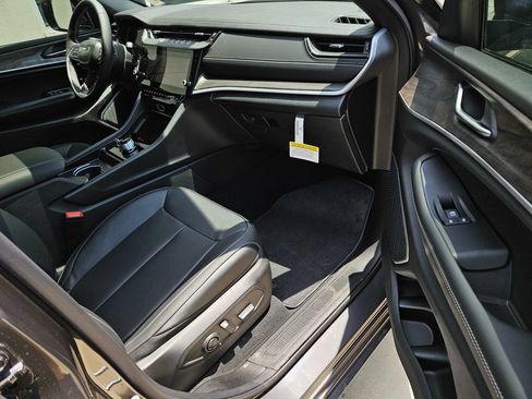New 2026 Jeep Grand Cherokee Limited AWD/4WD image 7