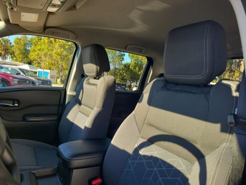 Certified 2025 Nissan Frontier SV image 20