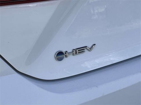 Used 2025 Toyota Camry SE image 11