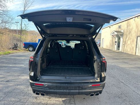 Used 2024 Chevrolet Traverse LS w/ Midnight/Sport Edition FWD image 18