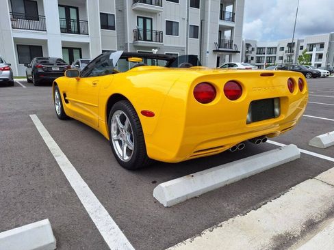 Used 2001 Chevrolet Corvette Convertible w/ Preferred Equipment Group2 RWD image 17