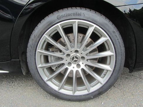 Used 2022 Mercedes-Benz S 580 4MATIC Sedan w/ AMG Line Package image 26