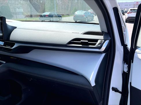 Used 2025 Toyota Sienna XLE w/ XLE Plus Package image 13