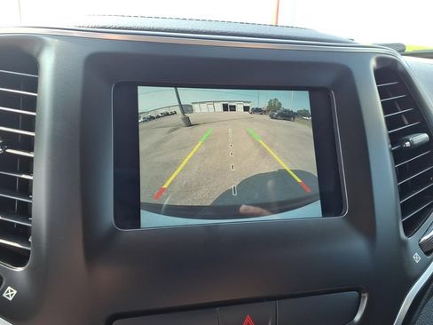 Used 2020 Jeep Cherokee Latitude w/ Cold Weather Group AWD/4WD image 10