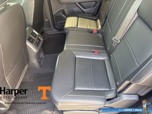 Used 2023 Volkswagen Atlas SE w/ Black Wheel Package FWD image 10