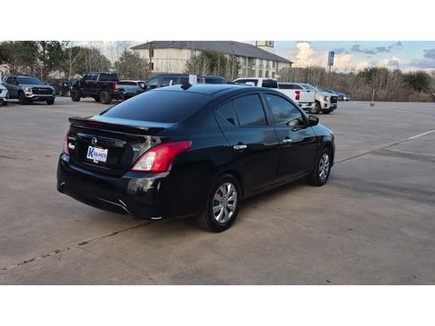 Used 2017 Nissan Versa SV image 8