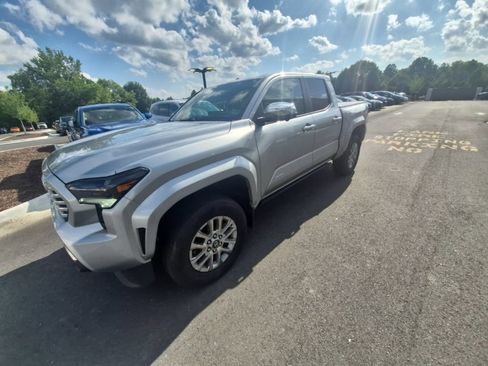 Used 2025 Toyota Tacoma Limited AWD/4WD image 1