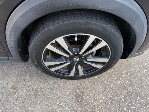 Used 2020 Nissan Kicks SV FWD image 11