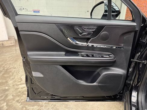 Used 2023 Lincoln Corsair FWD image 10