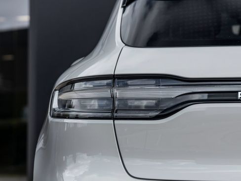 Certified 2026 Porsche Macan AWD/4WD image 14