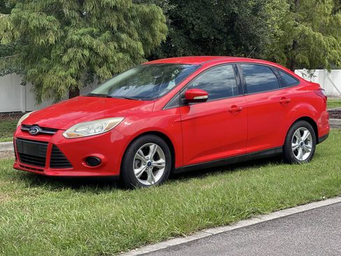 Used 2014 Ford Focus SE FWD image 1