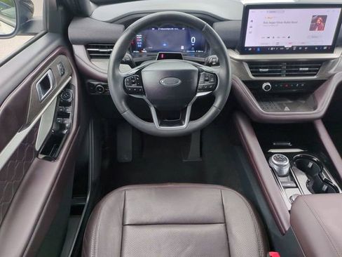 Used 2025 Ford Explorer Platinum w/ Ultimate Package AWD/4WD image 17