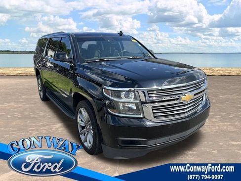 Used 2017 Chevrolet Suburban LT RWD image 1