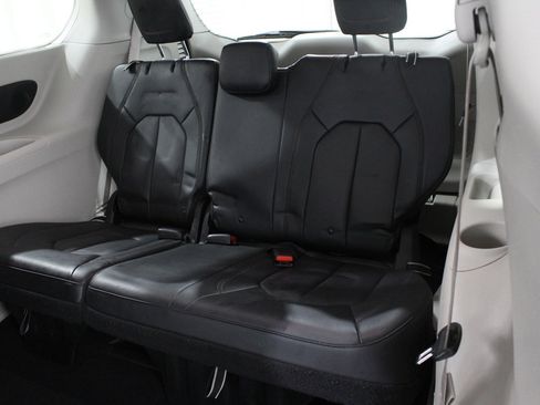 Used 2018 Chrysler Pacifica Touring-L Plus w/ Advanced Safetytec Group image 22