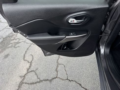 Used 2021 Jeep Cherokee Latitude Lux w/ Sun & Sound Group image 21