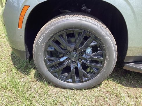 New 2026 GMC Yukon XL Elevation w/ LPO, Elevation Black Package RWD image 9