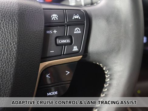 Used 2025 Toyota Crown AWD/4WD image 3