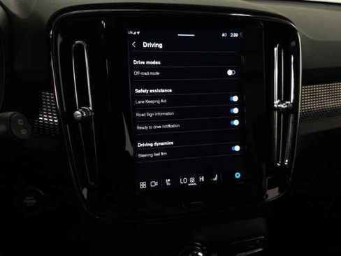 Certified 2025 Volvo XC40 B5 Plus image 27