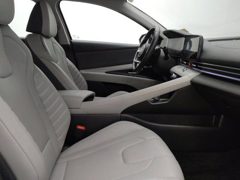 Used 2025 Hyundai Elantra Limited FWD image 21
