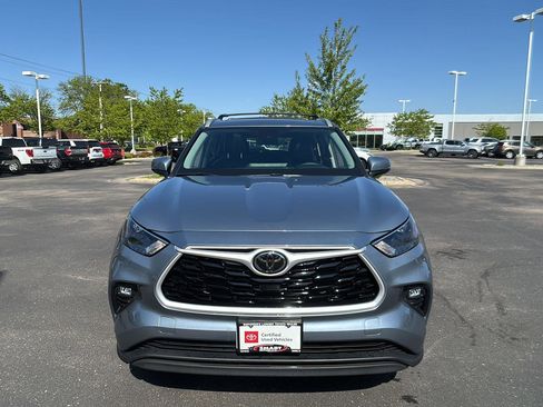 Used 2024 Toyota Highlander XLE AWD/4WD image 6