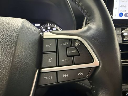 Used 2024 Toyota Highlander LE FWD image 19