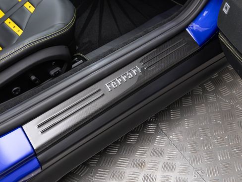 Used 2020 Ferrari 812 Superfast RWD image 44