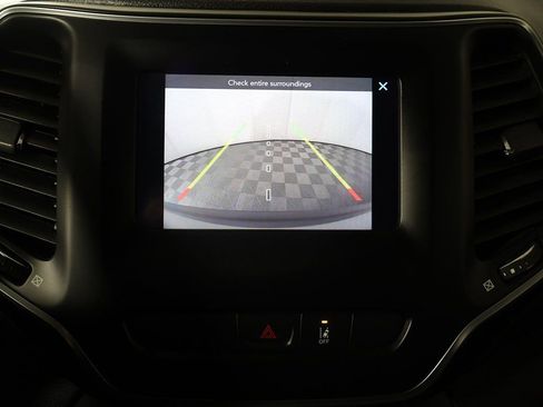 Used 2021 Jeep Cherokee Latitude AWD/4WD image 38