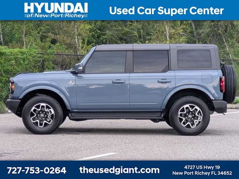 Used 2025 Ford Bronco Outer Banks AWD/4WD image 2