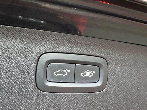 Used 2016 Volvo XC90 T6 Inscription w/ Vision Package image 29