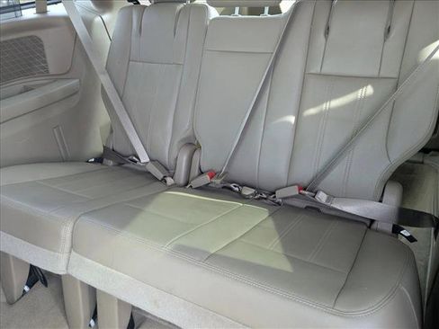 Used 2014 Chrysler Town & Country Touring-L w/ Driver Convenience Group image 18